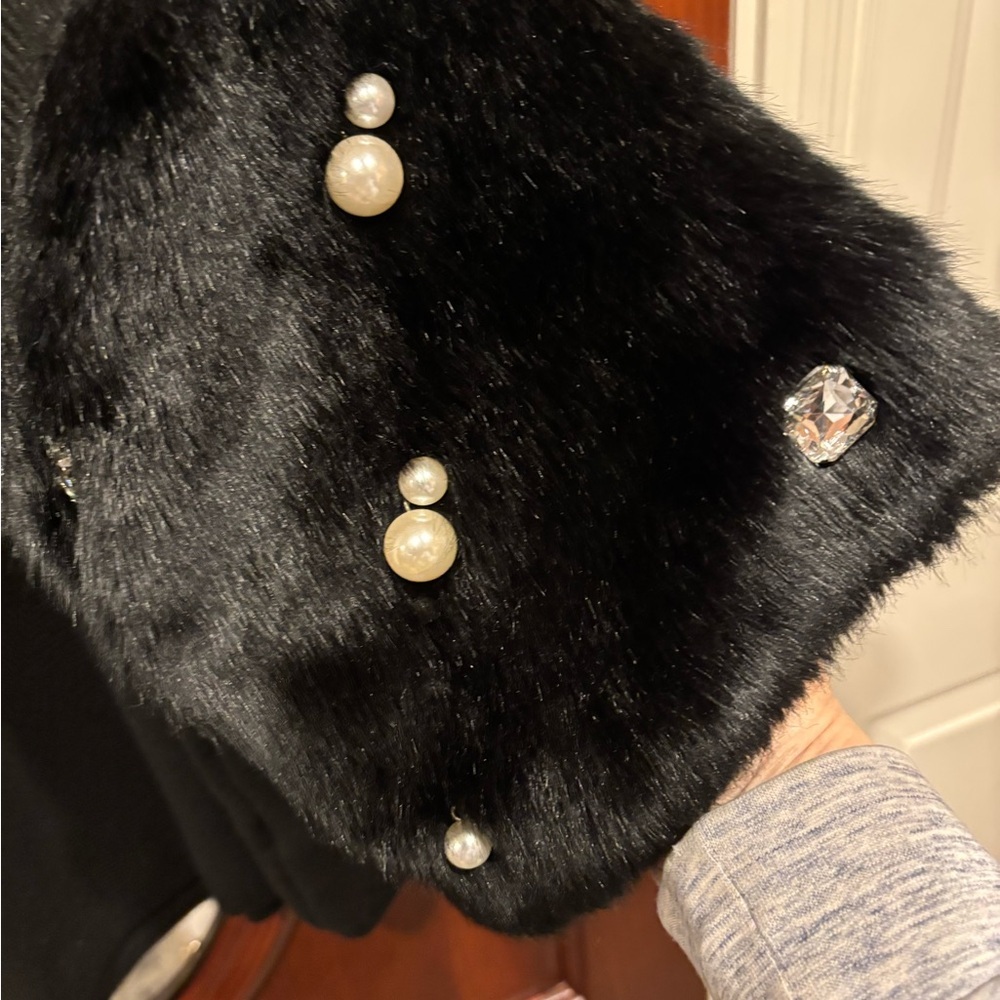 Elegant Black Sweater with Faux Fur Sleeves - Picture 9 of 10